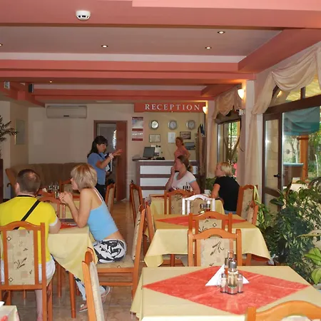бреза Hostal *
