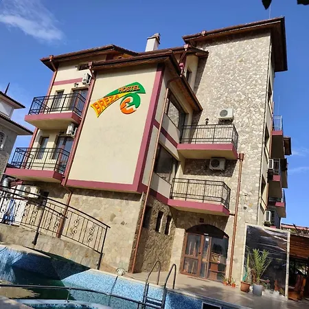 бреза Hostel *